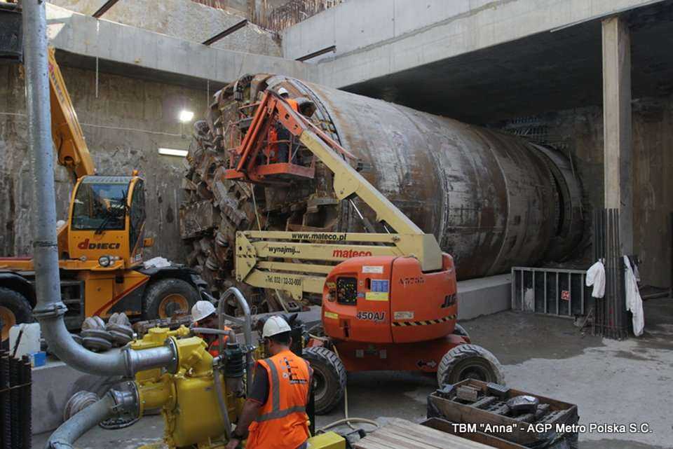 Przegląd techniczny obu tarcz TBM. Fot.  z archiwum AGP Metro Polska / stan na 06.09.2012 r.