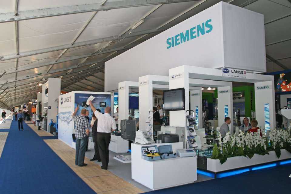 Wystawa maszyn i urządzeń w trakcie bydgoskich targów WOD-KAN 2011. Fot. www.inzynieria.com