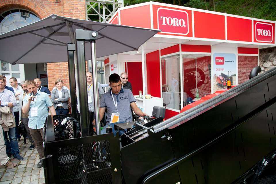 Pokaz firmy TORO podczas warsztatów / fot. <a href='http://www.quality-studio.com' target='_blank'>Quality Studio</a> dla www.inzynieria.com