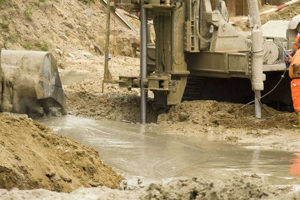 Budowa stacji Rondo Daszyńskiego - stan na 25.08.2011 r. / fot. inzynieria.com