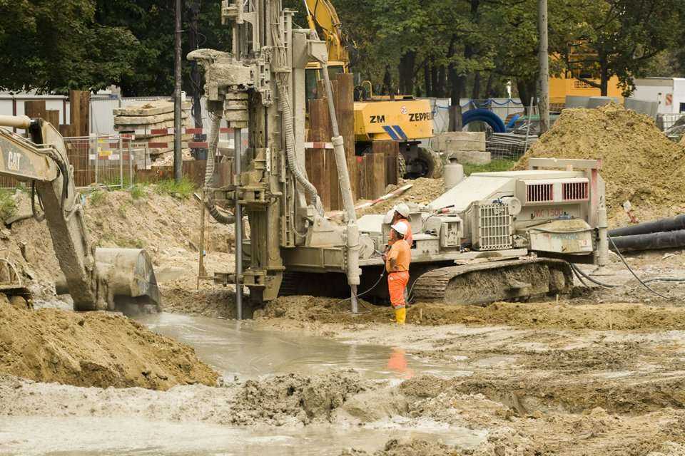 Budowa stacji Rondo Daszyńskiego - stan na 25.08.2011 r. / fot. inzynieria.com