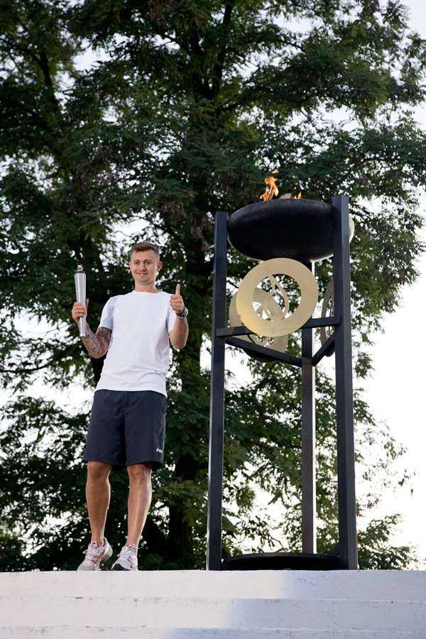 Oficjalne otwarcie spartakiady, Krzysztof Ignaczak zapala znicz / fot. <a href='http://www.quality-studio.com' target='_blank'>Quality Studio</a> dla www.inzynieria.com