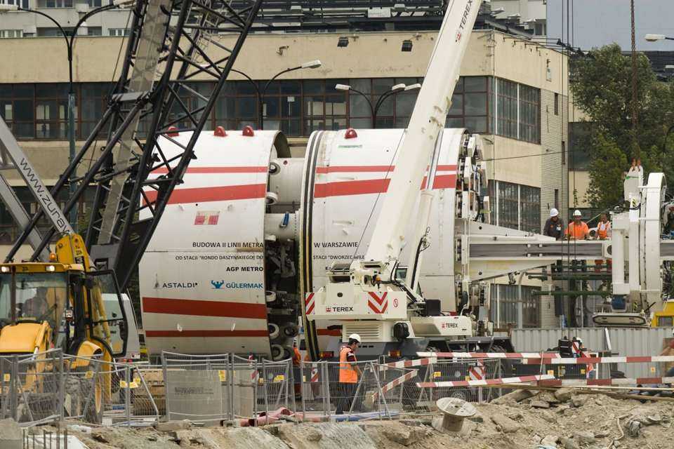 Montaż urządzenia TBM na stacji Rondo Daszyńskiego  / fot. inzynieria.com