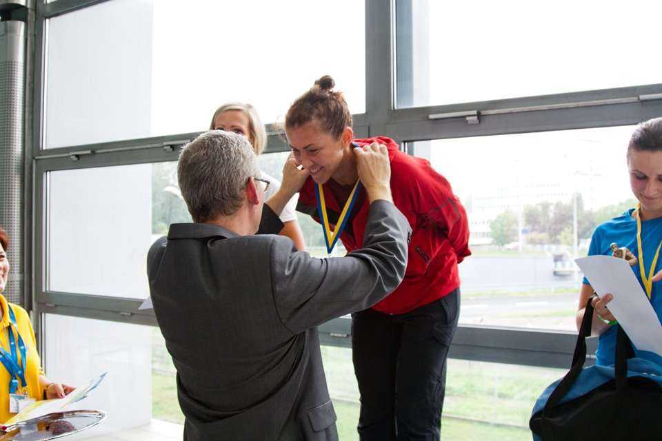 Spartakiada 2012 - dekoracja zwyciężczyń w pływaniu kobiet na 25 m / fot. <a href='http://www.quality-studio.com' target='_blank'>Quality Studio</a> dla www.inzynieria.com