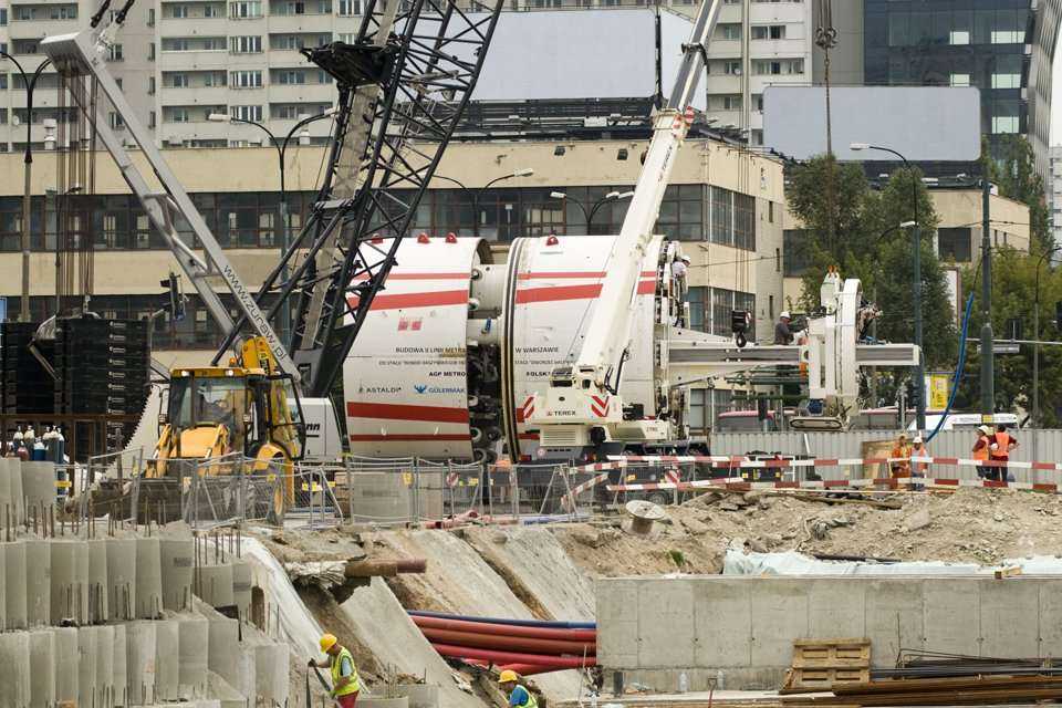 Montaż urządzenia TBM na stacji Rondo Daszyńskiego  / fot. inzynieria.com