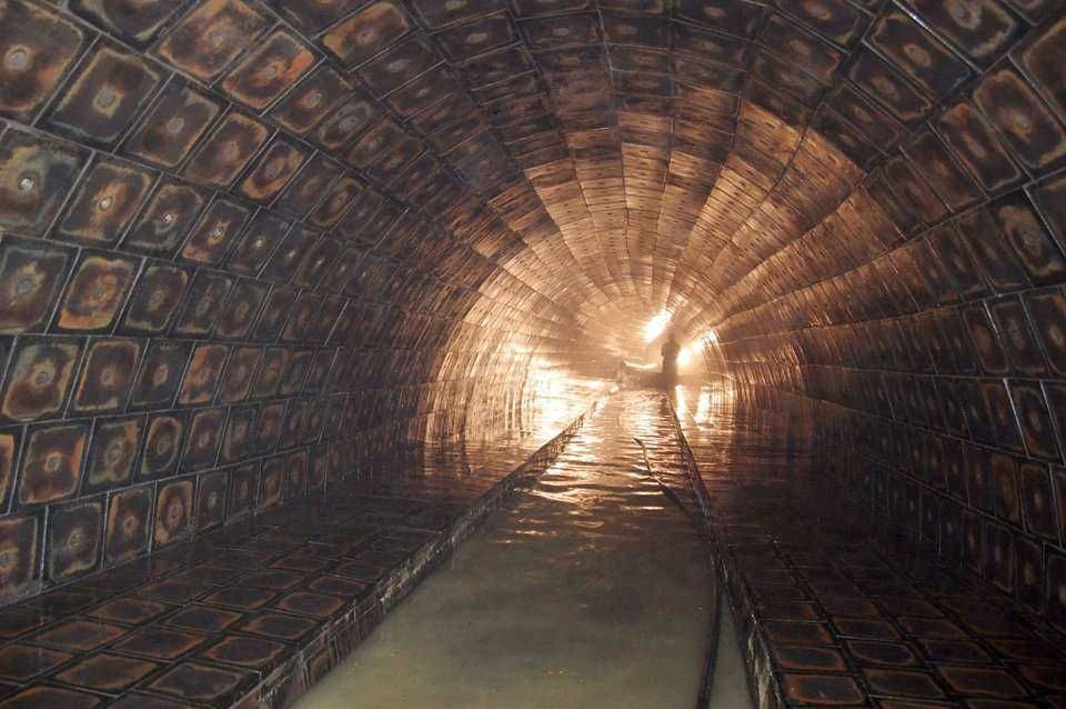 Kraków:  W latach 2014–2015 firma BLEJKAN S.A. prowadziła modernizację 100-letniego kolektora ogólnospławnego o kształcie dzwonowym (przekrój od 1500 x 2250 do 3000 × 2350 mm) w Krakowie. Na odcinku o długości ponad 2,7 km została zastosowana metoda reliningu z wykorzystaniem modułów GRPanel. Dodatkowo 64-metrowy fragment kolektora biegnący po ostrym łuku wyłożono płytkami bazaltowymi.