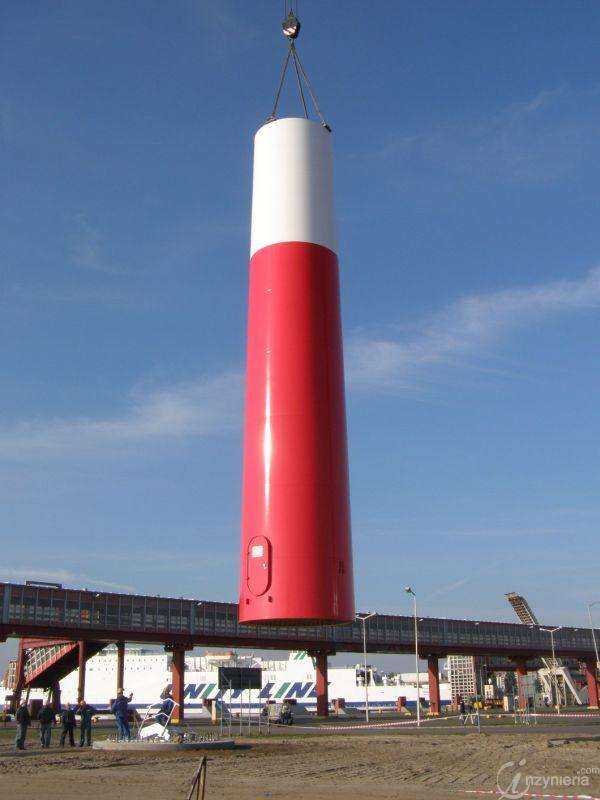 Montaż 100-metrowych słupów