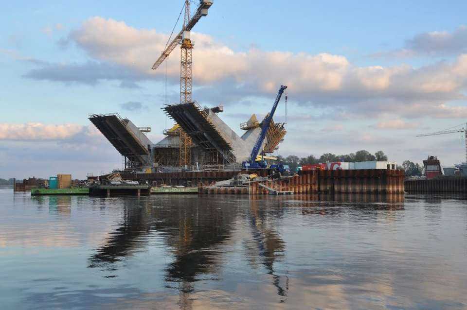 Podpora na sztucznej wyspie. Stan na październik 2012 / fot. Link PR