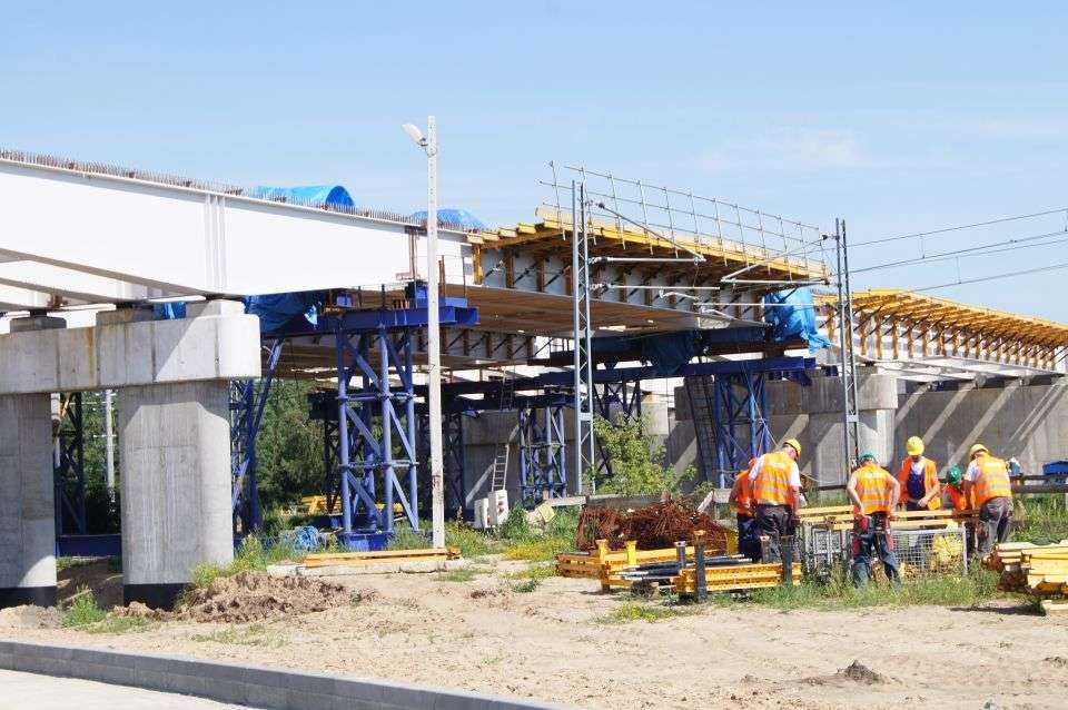 Prace przy wiadukcie nad koleją. Stan na sierpień 2012 / fot. Link PR