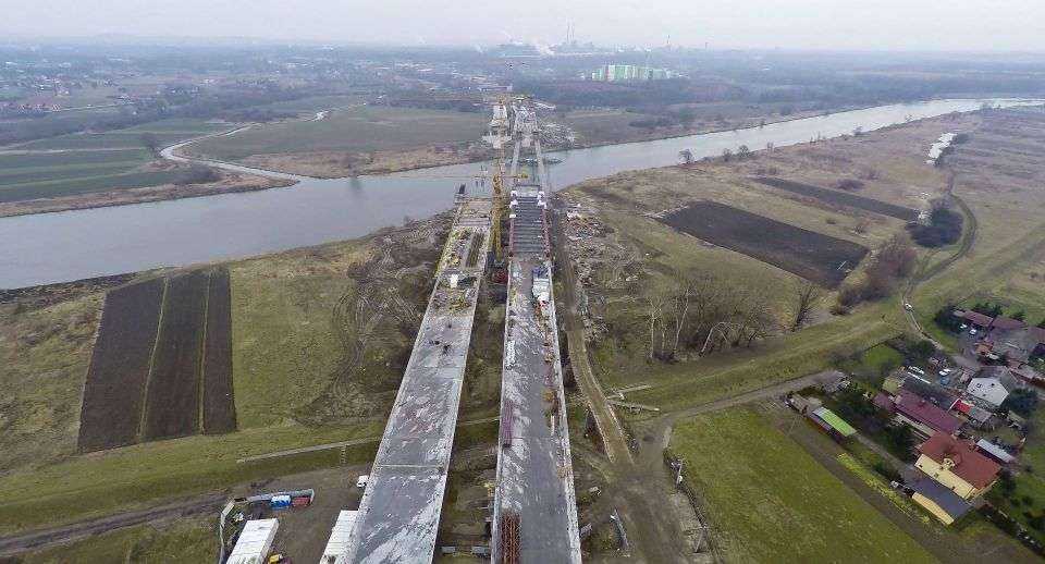 Budowa S7 od węzła Rybitwy (Christo Botewa) do węzła  Igołomska z przeprawą mostową przez Wisłę W Krakowie. Fot. GDDKiA