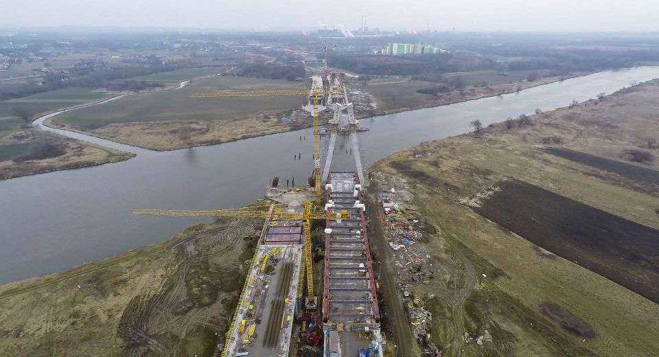 Budowa S7 od węzła Rybitwy (Christo Botewa) do węzła  Igołomska z przeprawą mostową przez Wisłę W Krakowie. Fot. GDDKiA