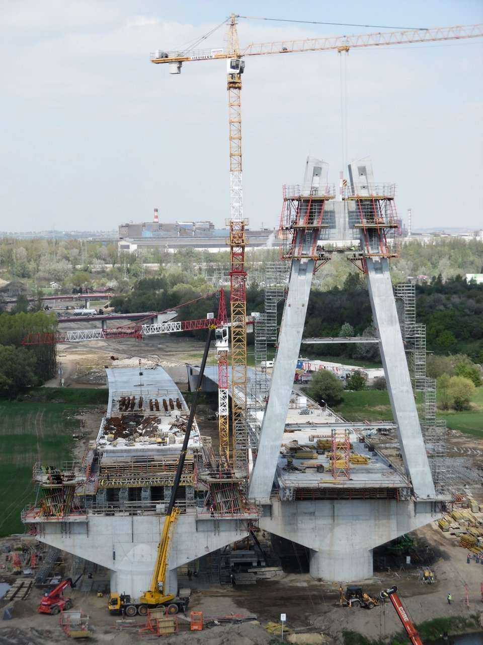 Budowa S7 od węzła Rybitwy (Christo Botewa) do węzła  Igołomska z przeprawą mostową przez Wisłę W Krakowie (kwiecień 2016 r.). Fot. www.s7botewaigolomska.pl