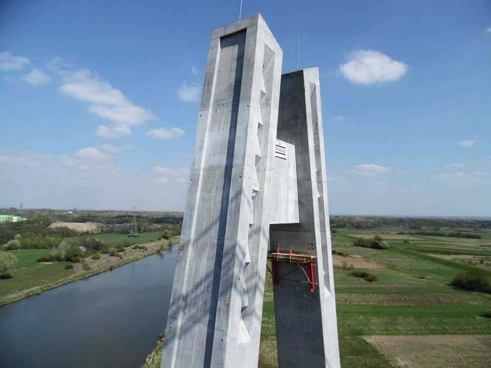 Budowa S7 od węzła Rybitwy (Christo Botewa) do węzła  Igołomska z przeprawą mostową przez Wisłę W Krakowie (kwiecień 2016 r.). Fot. www.s7botewaigolomska.pl