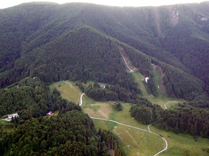 Nazwa: Skokanske Mostky Dukla, kraj: Słowacja, miejscowość: Kraliky, wielkość: HS 140, punkt K: 120 rekord: 153,0 m. Fot. Skikraliky.sk