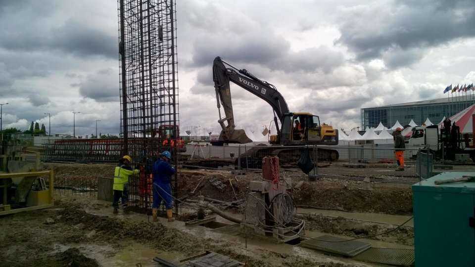 Budowa w Strassburgu, obok Parlamentu Europejskiego, jest kolejnym przykładem prac zrealizowanych poza Polską. W lecie 2016 r., współpracując z Keller Francja, Keller Polska uczestniczyła w budowie kompleksu biurowego dla nowej międzynarodowej dzielnicy b