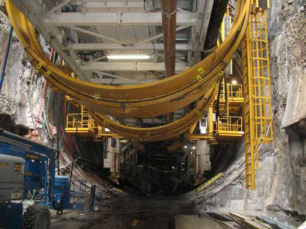 Budowa tunelu pod Niagara Falls 