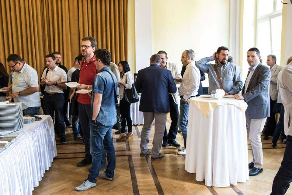 Rozmowy w kuluarach / fot. <a href='http://www.quality-studio.com' target='_blank'>Quality Studio</a> dla www.inzynieria.com