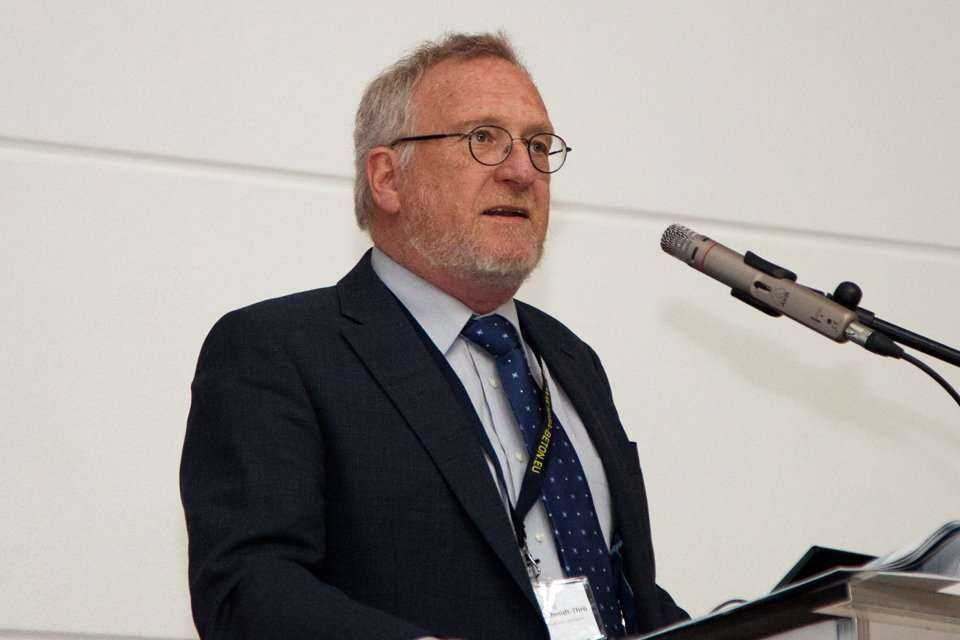 Dr. Ing. Schmidt-Thrö, Ing. Büro für Rohrstatik und-leitungsbau podczas obrad seminaryjnych. Fot. www.inzynieria.com