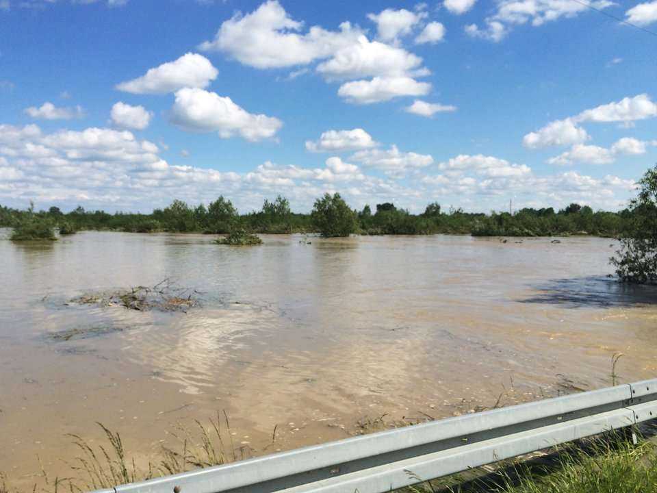Wezbrana Wisła na trasie Nowe Brzesko - Sandomierz