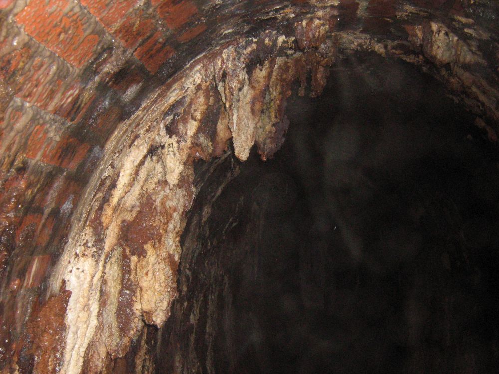 Łódź: W latach 2007-2009 firma przeprowadziła renowację sieci kanalizacyjnej i sanitarnej w Łodzi. W ramach projektu z sukcesem przeprowadzona została renowacja kanałów przełazowych: kolektora V (przekrój od JPV 1,00 x 1,75 do Gr XV 2,00 x 2,50) o długości 9250 m oraz kolektora VII (przekrój GX 1,5 x 1,875) o długości 1535 m.  Wykonano tu renowację przy użyciu chemii budowlanej. 